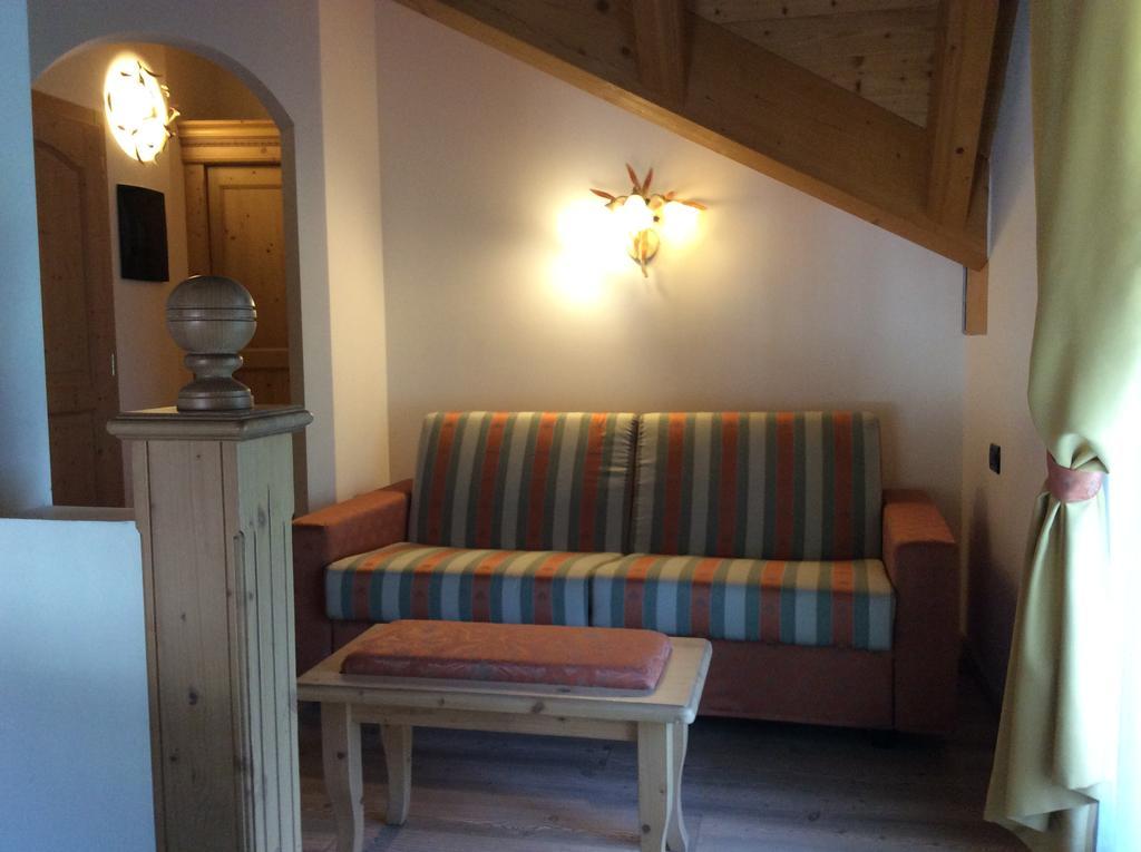 Residence Garni Il Giglio コンメッツァドゥーラ エクステリア 写真
